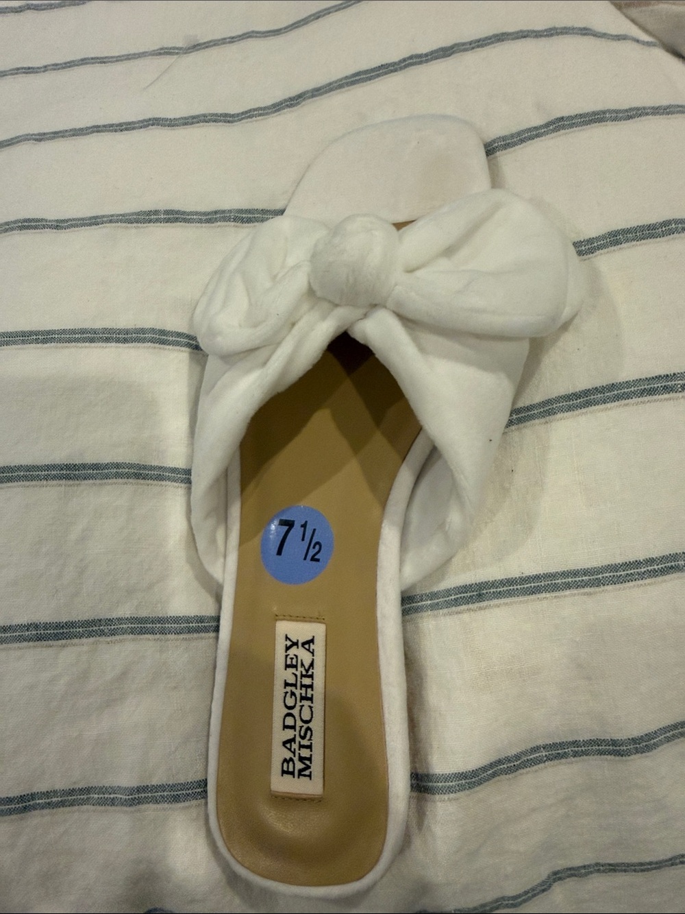 Badgley Mischka White Knotted Bow Slide Mule - Women